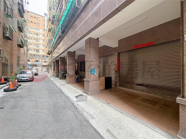 龍山國小旁樓店 照片1