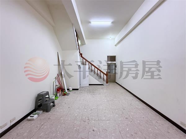 龍山國小旁樓店 照片2