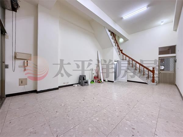 龍山國小旁樓店 照片3