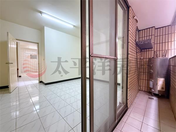 龍山國小旁樓店 照片6