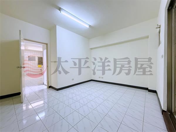 龍山國小旁樓店 照片7