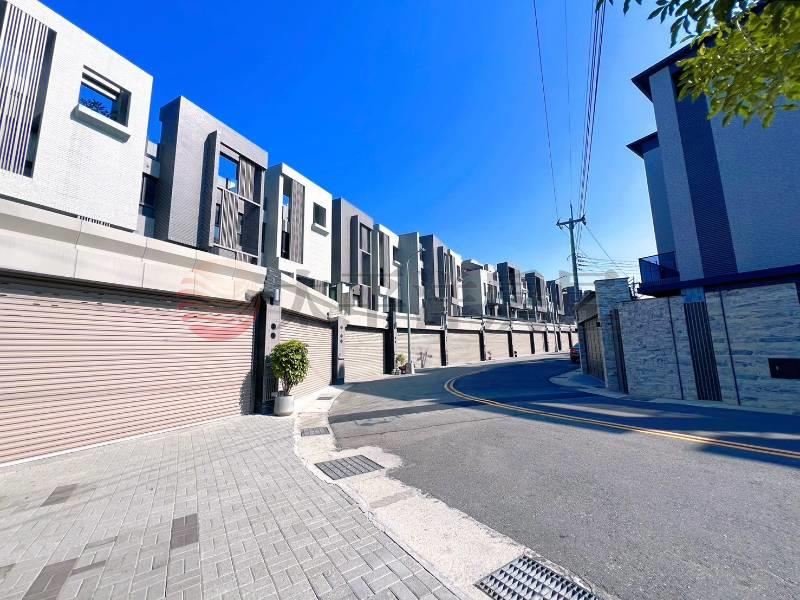 注意千坪公園臨路大地坪雙車別墅 照片2