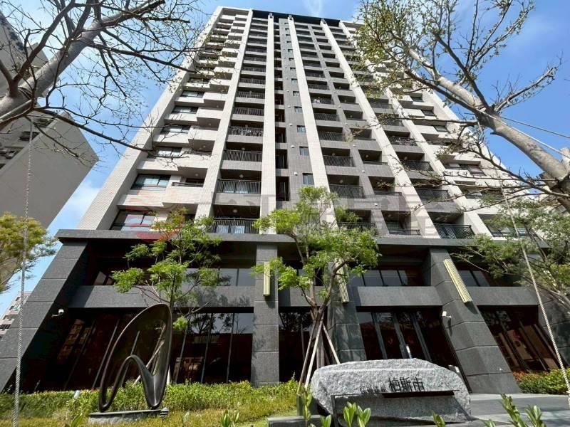 全新伯斯市2房2衛+車位 照片1