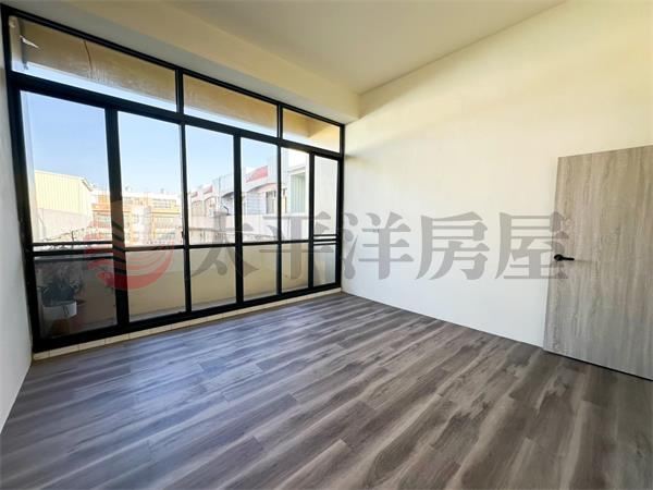 全新整理公所旁雙車位透天 照片17