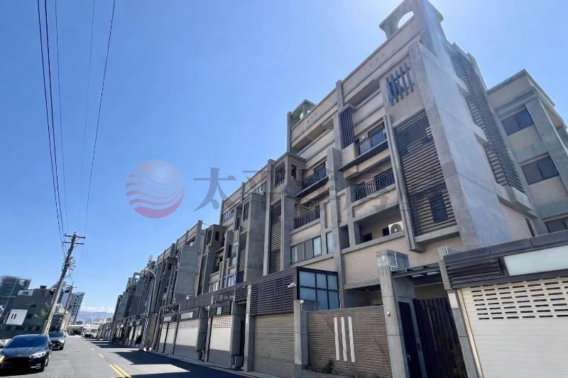臨路大地坪角間電梯別墅 照片1