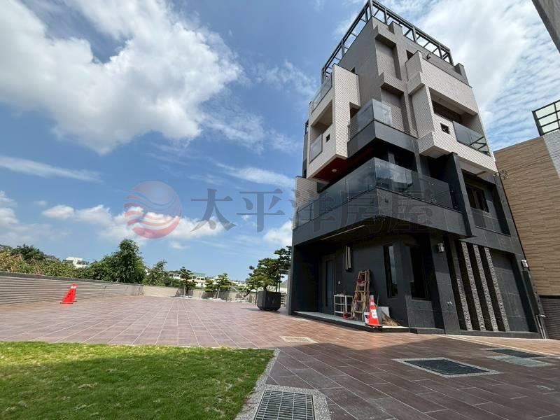 沙鹿市區雙車電梯美墅 照片1