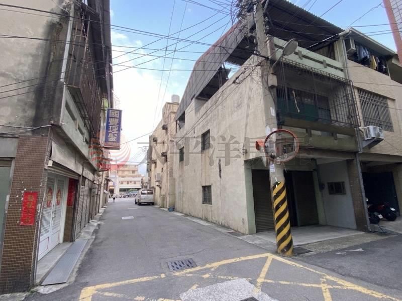 梧棲市中心角間大透天 照片1
