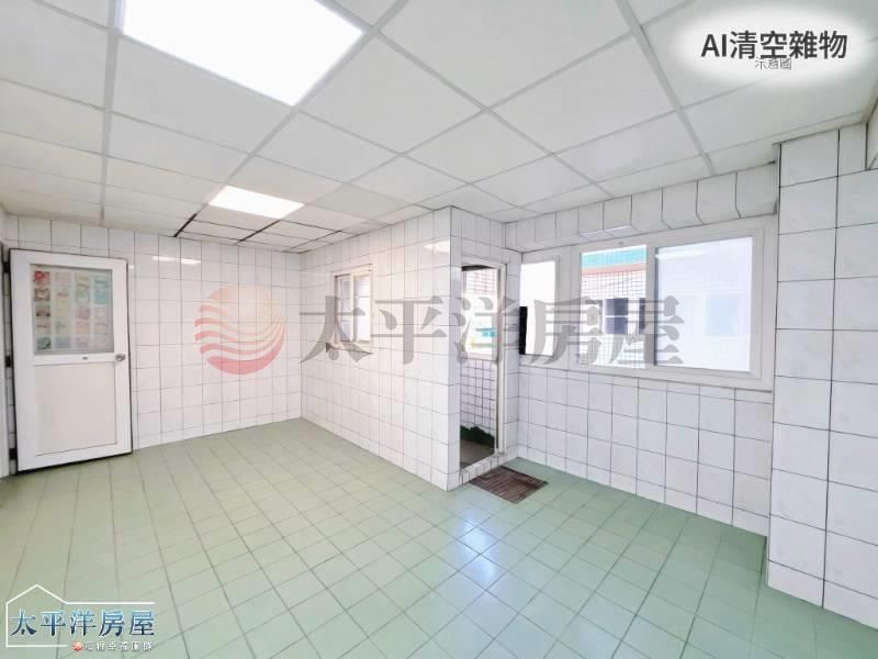 專●梧棲核心臨路朝南角間金店面 照片7
