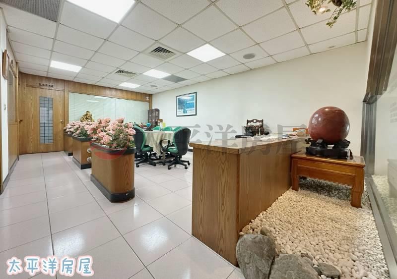 沙鹿百坪鬧區店面總部 照片1