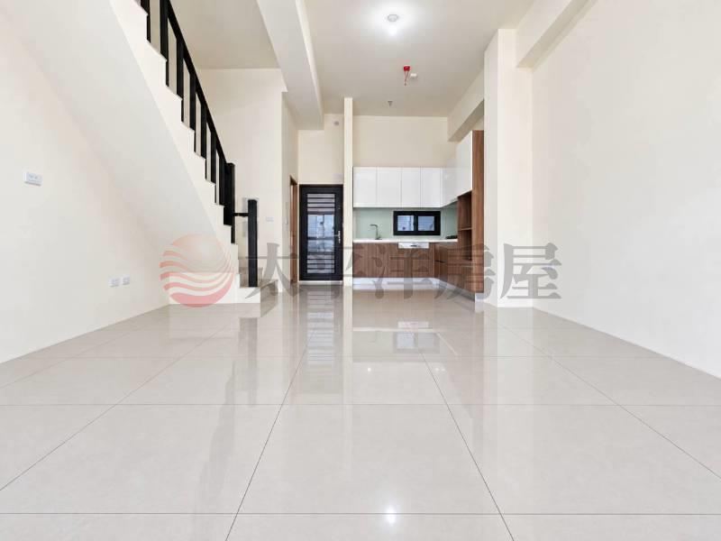 市心臨路朝南全新未住美墅 照片2