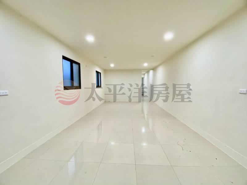 高美路大地坪三車臨路透天 照片2