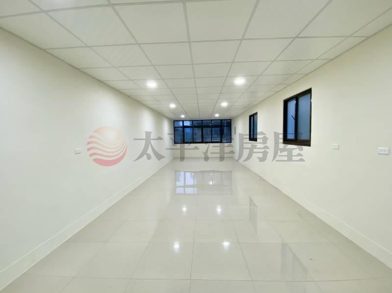 高美路大地坪三車臨路透天 照片7
