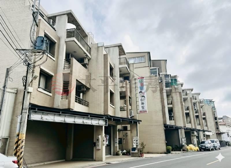 五權夜市七米六面寬金店住 照片1