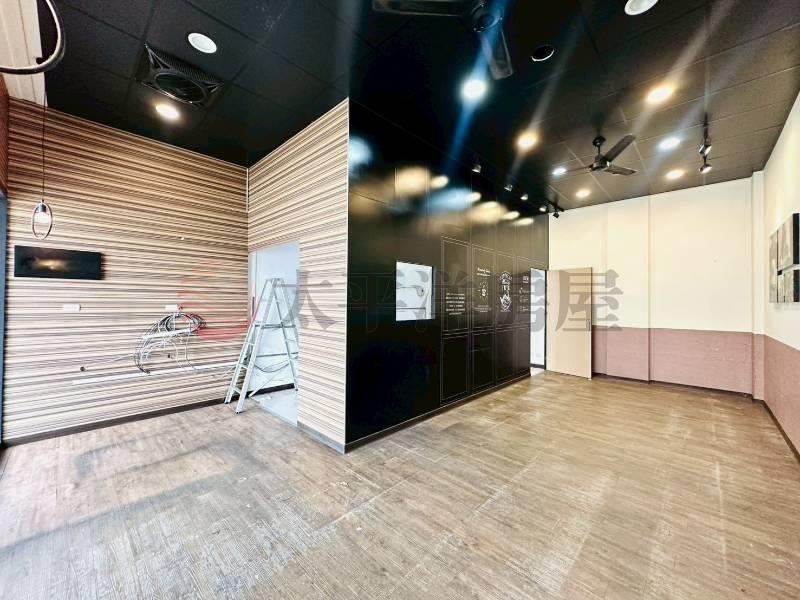 五權夜市七米六面寬金店住 照片2