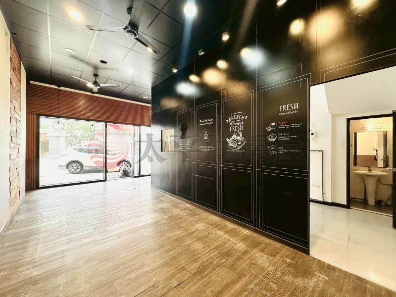 五權夜市七米六面寬金店住 照片3