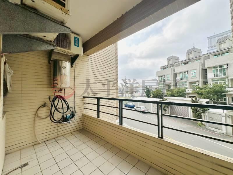 五權夜市七米六面寬金店住 照片7