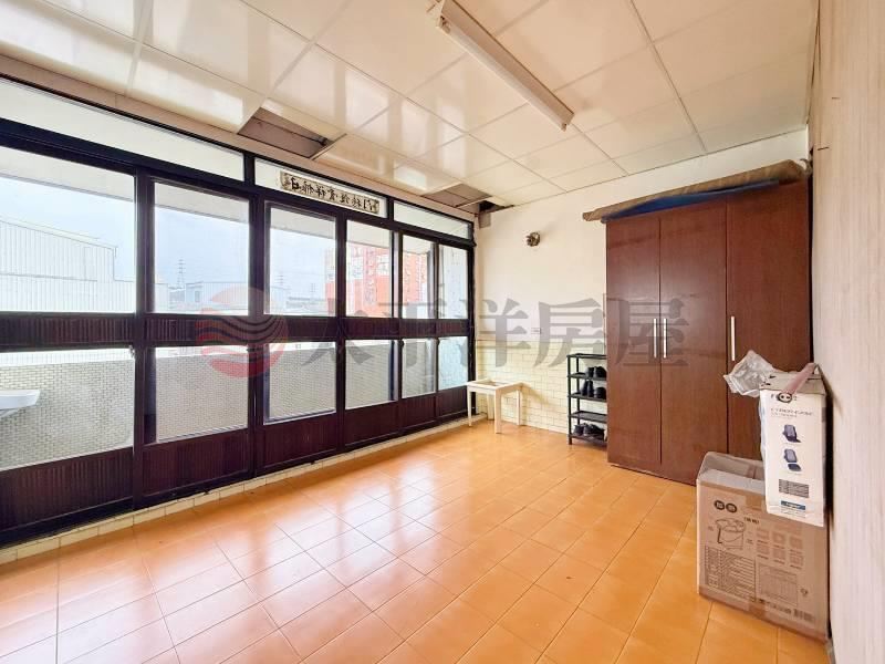 稀有釋出清水市中心大面寬店住 照片6
