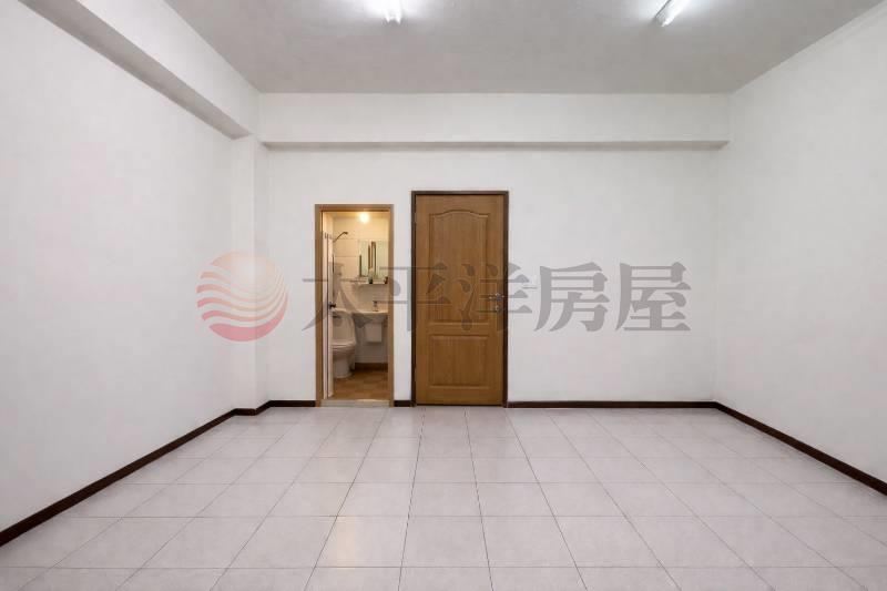 靜宜近麥當勞星巴克收租店套 照片2